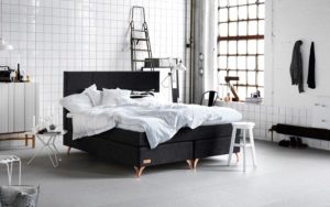 Kontinentalsängen eller continentalsängen Härmanö från Carpe Diem. Denna säng finns med flera olika bäddmadrasser.