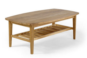 Ett fint soffbord med bra förvaring i form av en hylla. Soffbordet är i oljad ek och finns i mått 134x76 cm.