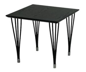 Ett svensktillverkat soffbord som förutom fyrkantigt även finns som runt och ovalt.