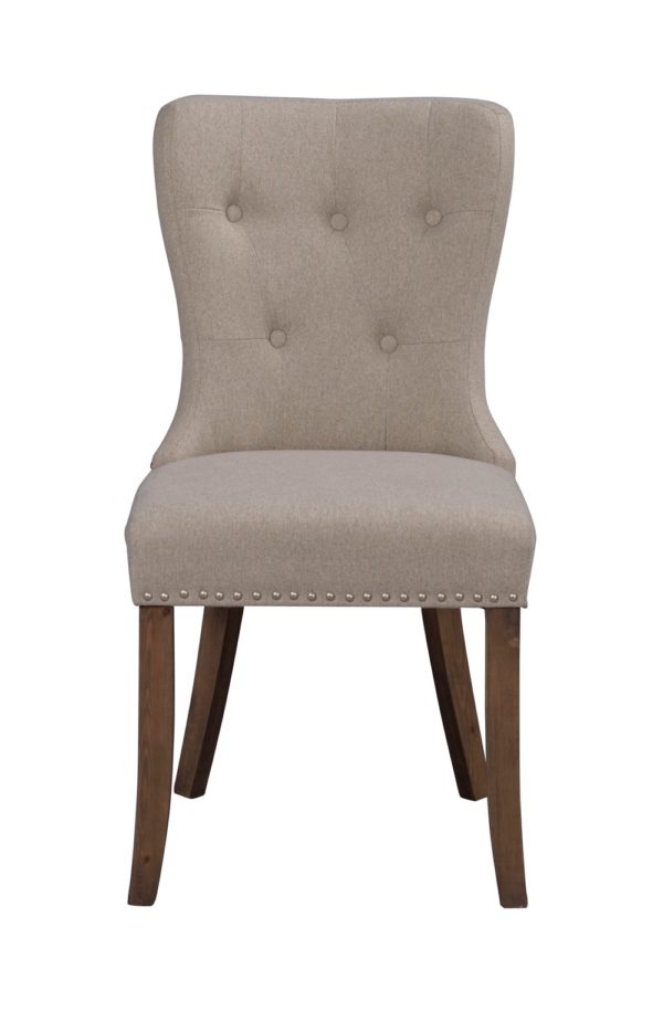 Fin stol med knappar i ryggen. Stolen passar bra till matbord. Denna stol heter Adele och finns i flera olika färger. Välj mellan beige, grå och svart. Ben finns i vintage, vit och brun.