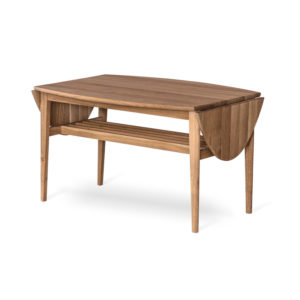 Fint soffbord som finns i ek och vitoljad ek. Detta bord heter Flip och kommer från Torkelsons. Bordet har både klaffar och hylla.