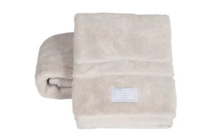 Lyxig handduk från Pelle vävare som även finns som badlakan. Vi har även andra produkter till badrummet så som badrumsmattor och badrockar från Pelle vävare. Allt i bomullsfrotté av utmärkt kvalitet.