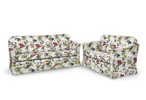 Svea är en soffa från Above som går att få med eller utan kappa. Soffan har vändbara dynor och går att får med två olika bredd på sitsarna.
