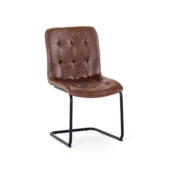 Frank en stol i konstläder med gung / svikt. Stolen har ben i svart metall och konstlädret finns i färgerna svart, grå och brun.
