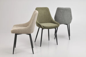 Sierra är en stol från Rowico som finns i många olika färger. Välj bland vanligt tyg, tyg i mikrofiber eller sammet. Stolen finns i färgerna mullvad, mörkgrå, svart, beige, blå, röd, rosa, mörkblå, grå eller grön. Benen är alltid i metall.