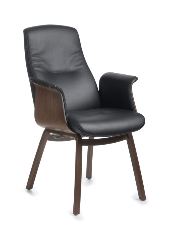 Freetime är en svensktillverkad stol från Conforom. Du kan justera ryggen på stolen med hjälp av en knapp. Stolen går att få utan armstöd, med öppna armstöd och med täckta armstöd i trä. Du kan få stolen med eller utan snurr.