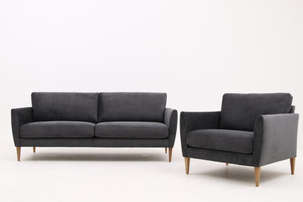 Tiffany är en byggbar soffa från Ermatiko. Soffan finns i både tyg och skinn. Du kan välja mellan olika bredder på sitsarna. Bygg soffan som du vill med delar som divan eller öppet avslut eller bara som en vanlig 3 sits soffa eller hörnsoffa.