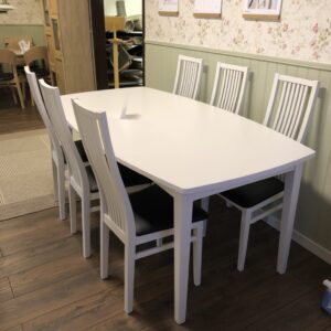 Allegro är en matgrupp från Torkelson som just nu är på rea. Bord och stolar är vi vitlack. Det som säljs med rabatt är ett bord och 6 stycken stolar.