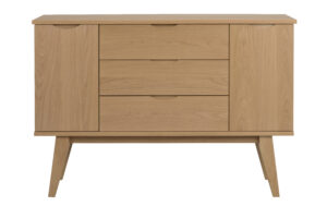 Filippa Sideboard och vitrinskåp finns i 2 olika storlekar. Välj mellan ek, vitrpigmenterad ek och mörkbrun ek.