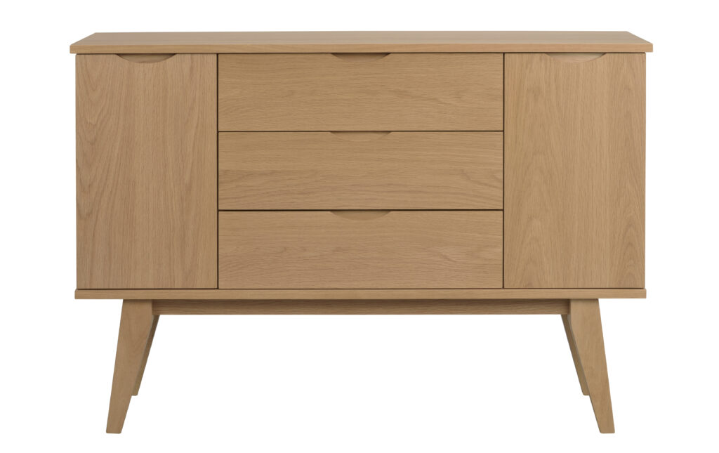 Filippa sideboard från Rowico Filippa Sideboard och vitrinskåp finns i 2 olika storlekar. Välj mellan ek, vitrpigmenterad ek och mörkbrun ek.