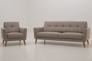 Verona soffa. Verona är en somma från Ermatiko med fasta dynor. Soffan finns i många olika färger.