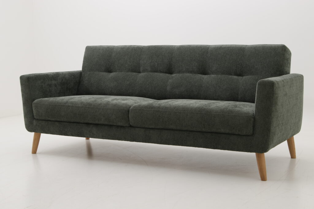 verona soffa Verona soffa. Verona är en somma från Ermatiko med fasta dynor. Soffan finns i många olika färger.
