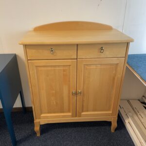 Svensktillverkat sideboard Björkås från Ekdahls. Just nu säljs detta demo ex med rabatt.